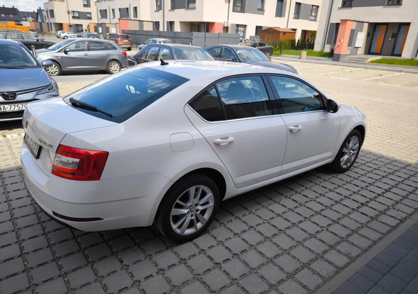 Skoda Octavia cena 49700 przebieg: 199000, rok produkcji 2019 z Rzeszów małe 407